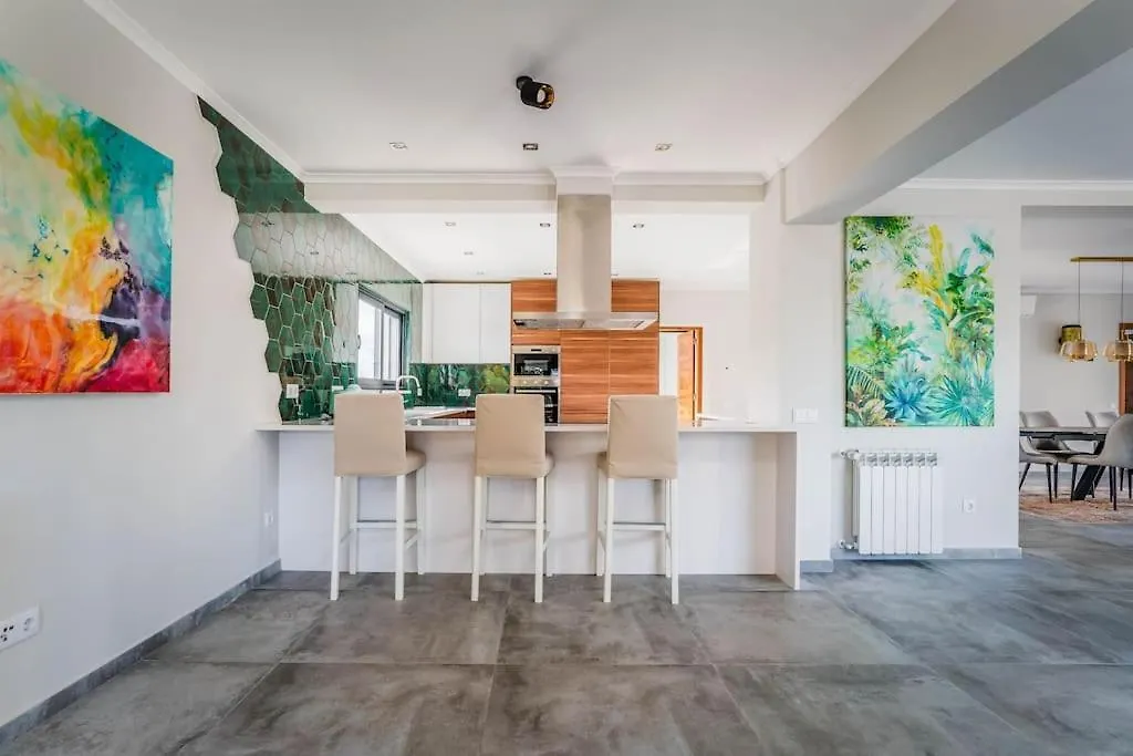 Luxurious 4Bedroom Villa Retreat 라고스