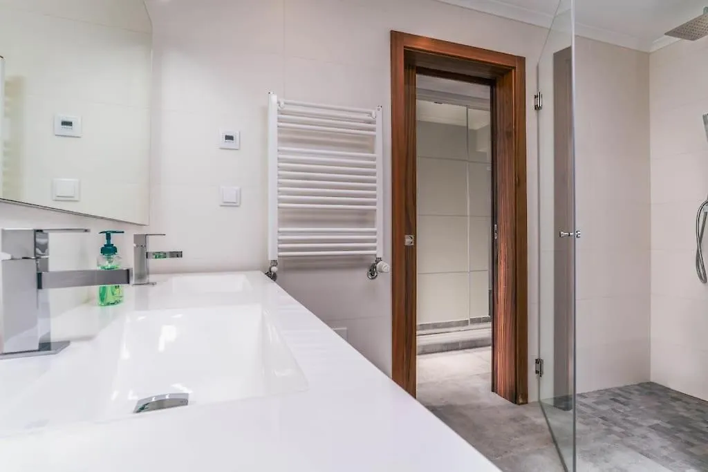Luxurious 4Bedroom Villa Retreat 라고스