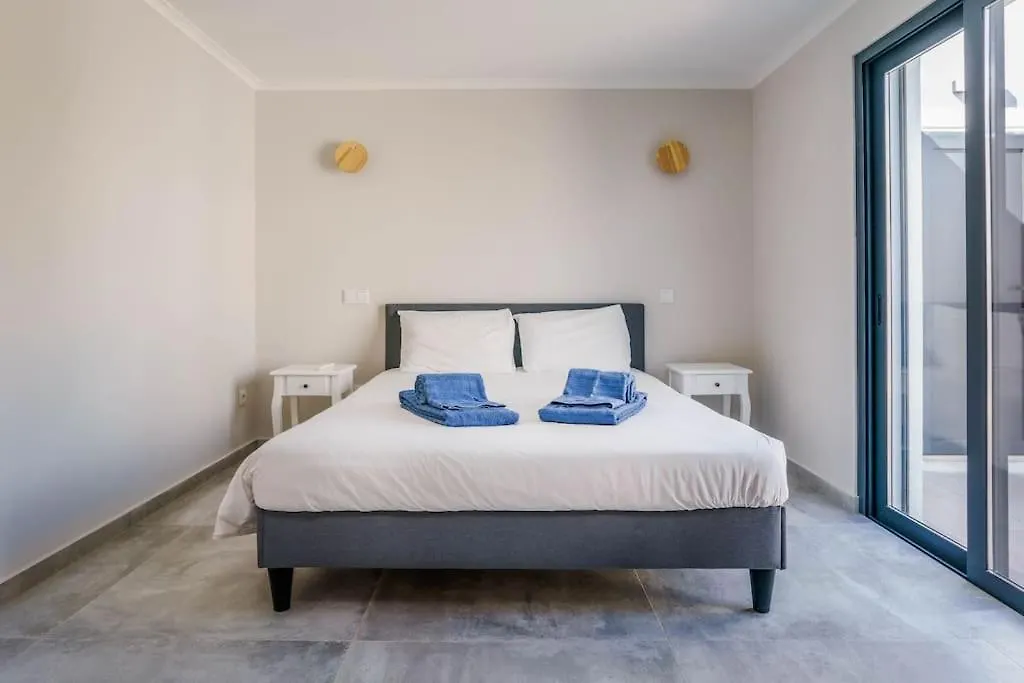 Luxurious 4Bedroom Villa Retreat 라고스