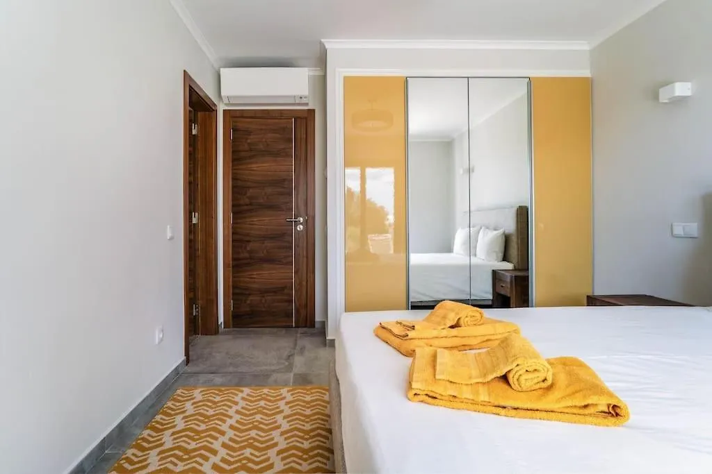 Luxurious 4Bedroom Villa Retreat 라고스