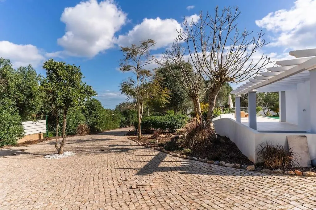 Luxurious 4Bedroom Villa Retreat 라고스