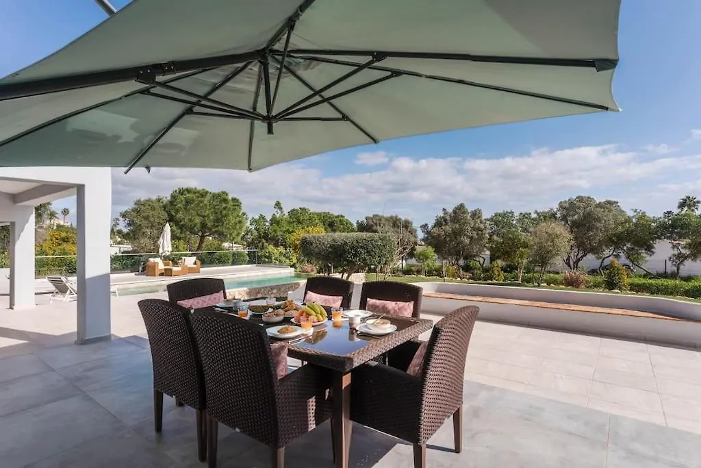 Luxurious 4Bedroom Villa Retreat 라고스