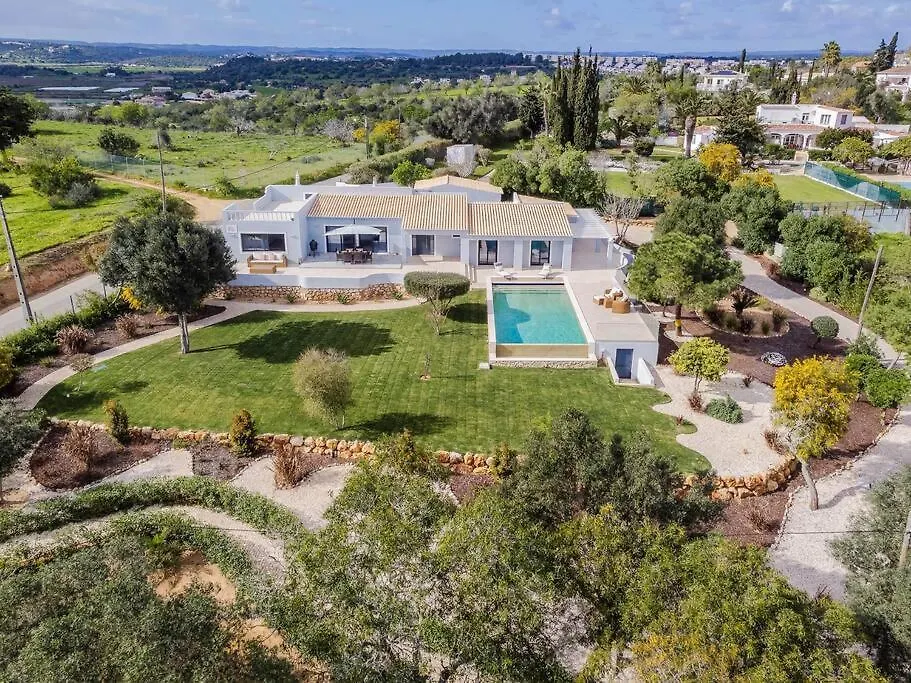 Luxurious 4Bedroom Villa Retreat 라고스