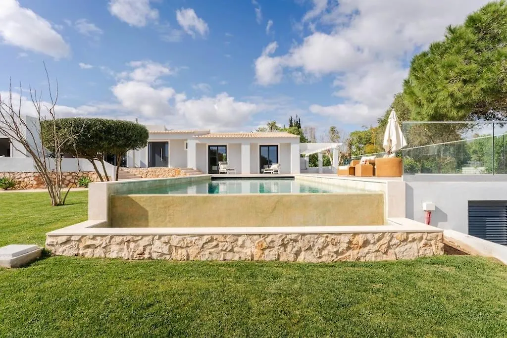 Luxurious 4Bedroom Villa Retreat 라고스